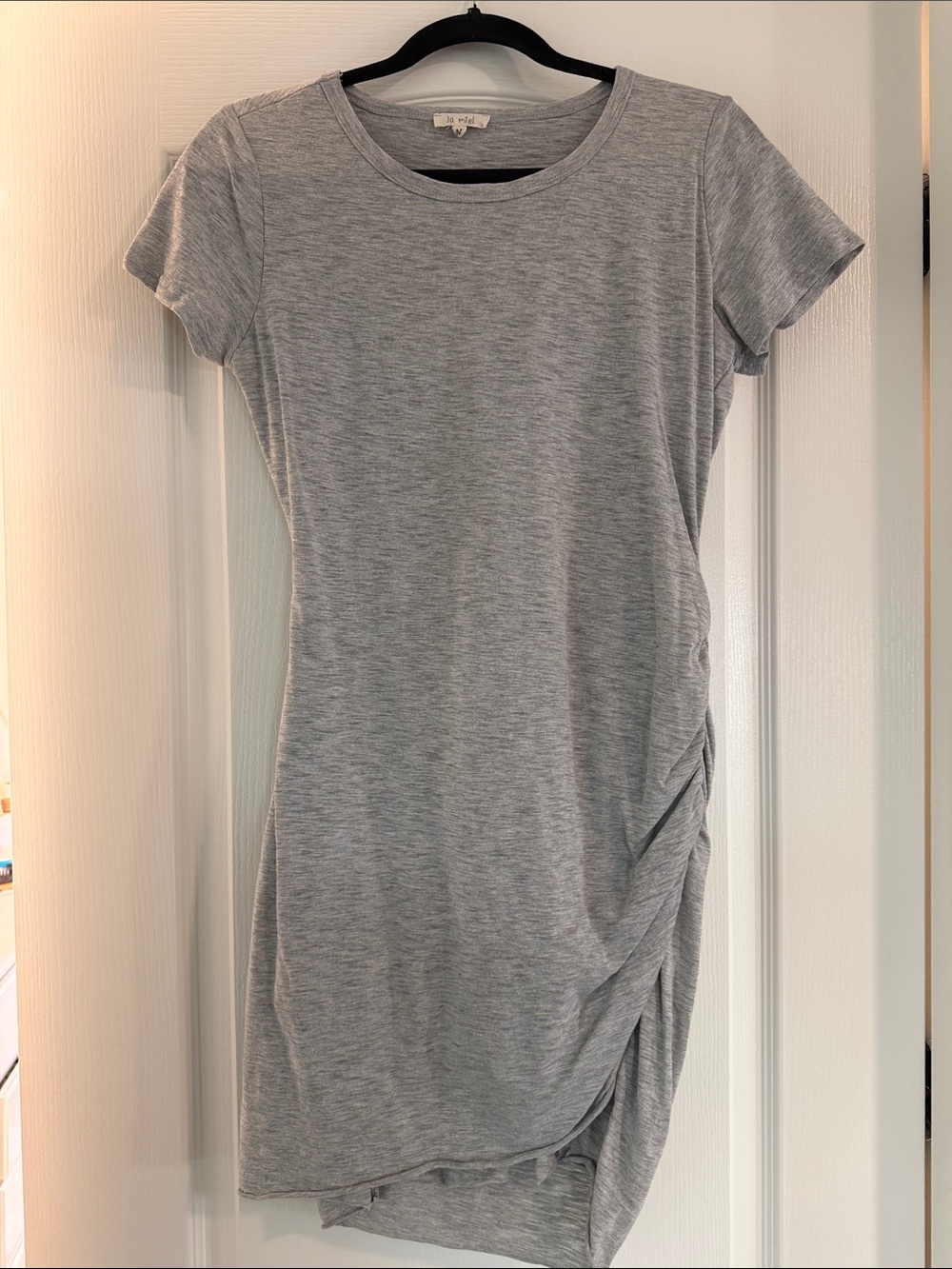 LA MIEL Heather Grey Short-Sleeve Midi Dress with Side Ruching
